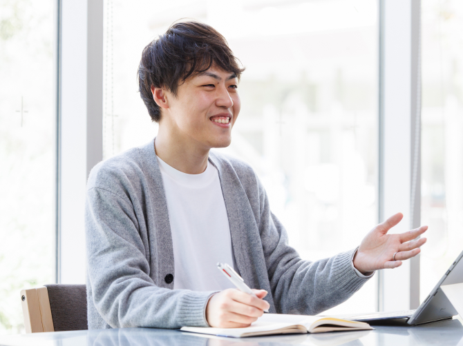 現在の部署での業務内容や部署での役割を教えてください。